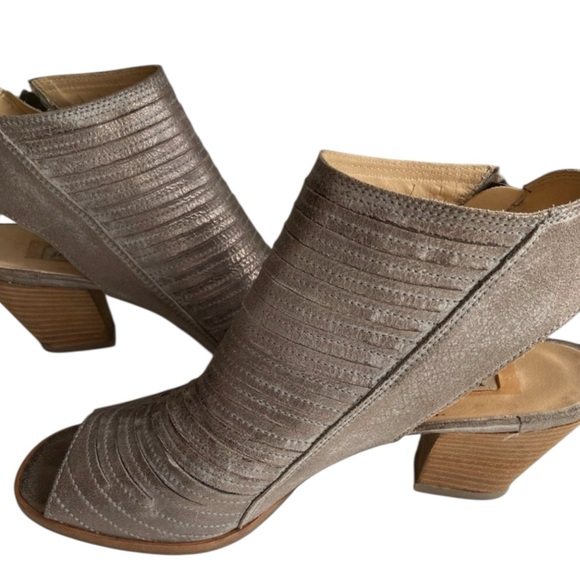 Paul Green Shoes - Paul Green Cayanne peep-toe bootie in smoke metallic leather, size 6